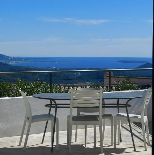 Exterior view, Villa architecte Vue Mer in Les Adrets-de-l'Esterel