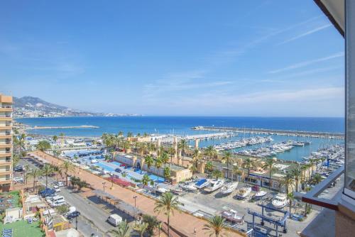 Stunning Marina view apartment - image 4