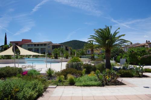 Villa Domaine du golf de Roquebrune – khách sạn tại La Rouviere