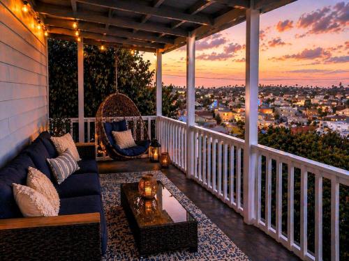 CasaViva Breeze - 2BR with Sunset Views, Firepit & Backyard - Walk to Fun & Eats in North Park & Hil - San Diego