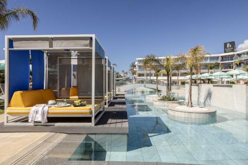 בריכת שחיה, Faros Hotel in איה נאפה
