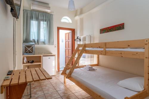 En Tino Basement 5 - Κιόνια