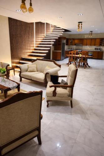 Devon Chalet in Al Qastal