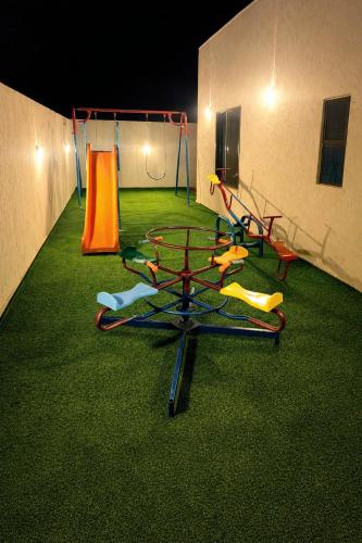 Devon Chalet in Al Qastal