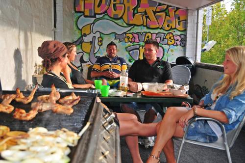 Adelaide Travellers Inn - Hostel