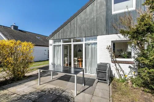 Deich Hus in Büsumer Deichhausen, Deutschland