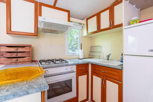virtuve, Les Mimosas - Location Familiale in Labrī Lebena