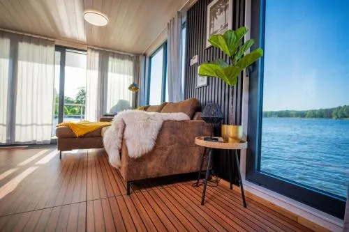 Floatinghouse Miami Woma D13 in Fürstenberg-Havel, Deutschland