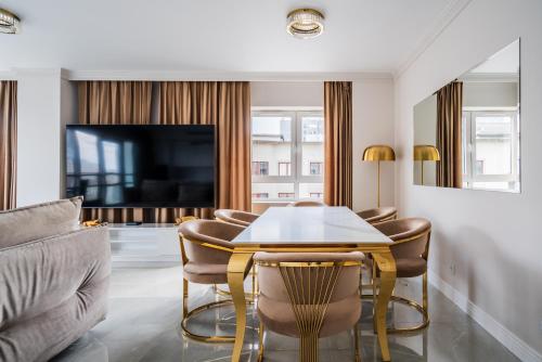 J&K Platinum Towers, Warsaw