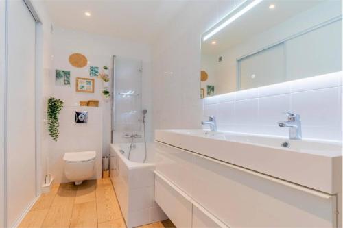 Ванна кімната, Appartement 90m2 Sur Jardin Clos in Сан-Клюд