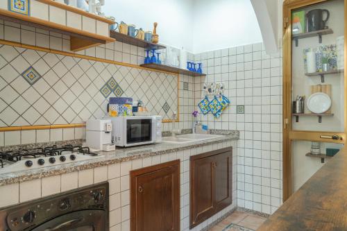 virtuve, Villa Leale Plemmirio con piscina in Plemmirio