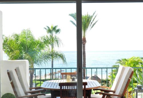 Frontline Beach Apartment - image 3
