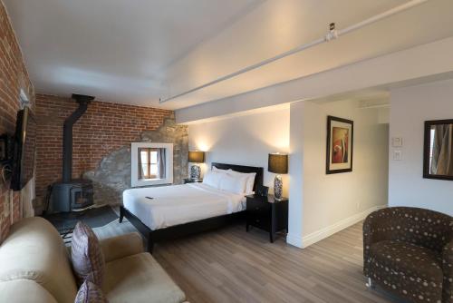 Deluxe Plus Room / Kitchenette / Animals Permitted on 1st floor ($)