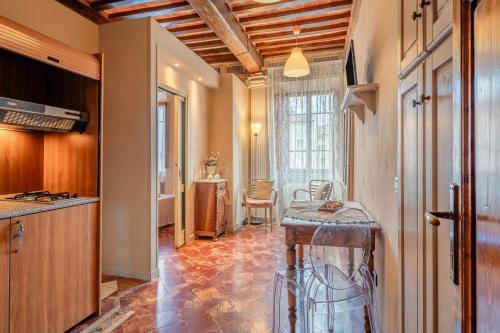кухня, Romantic Apartment Near Pisa Lucca in Бьєнтіна