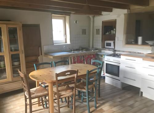 virtuve, Maison famille in Chaumont-le-Bourg