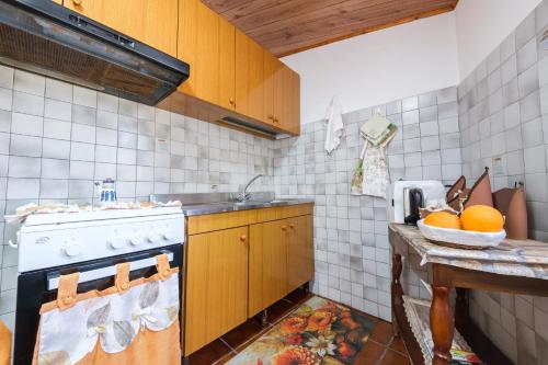 virtuve, Holiday Home Tommaso e Martina in Savoca