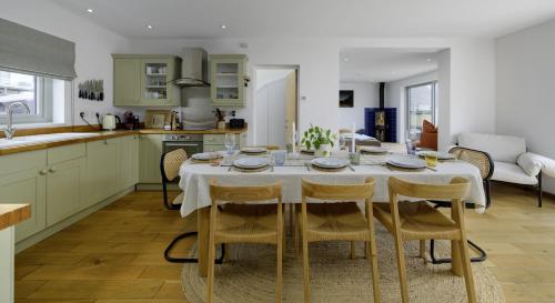 Finest Retreats - Hampton Coast in Abersoch