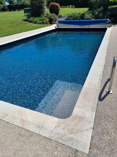 La Grande Rivière piscine partagée - Chambre d'hôtes - Sèvremoine