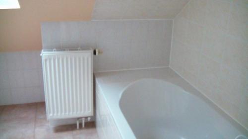 Vannas istaba, Ferienwohnung Am Bahnhof in Hochkirch