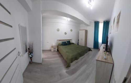 Apart Alex - image 4