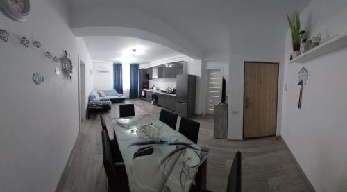 Apart Alex - image 5
