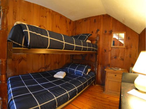 4 twin beds
