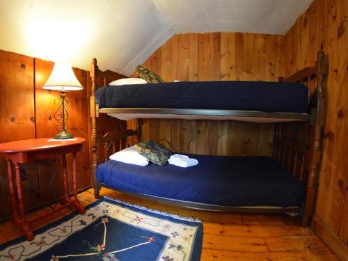 3 twin beds