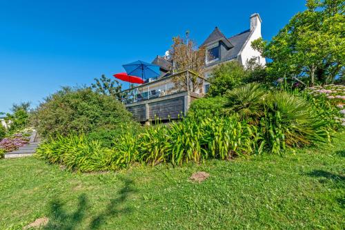 Exterior view, Maison 10 pers 2kms de la plage in Trelannec