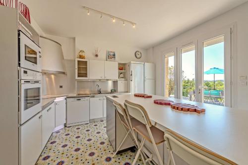 Kitchen, Maison 10 pers 2kms de la plage in Trelannec