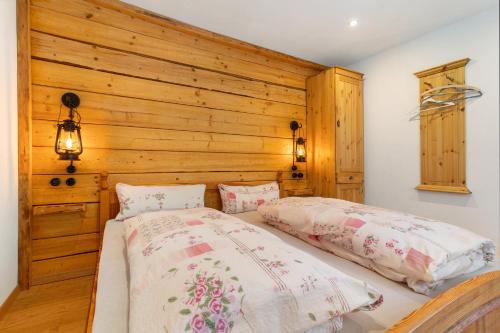 2 bedrooms, 4 beds