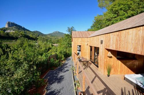 Lodge des Dentelles - Les Cabanes de Provence in Lafare