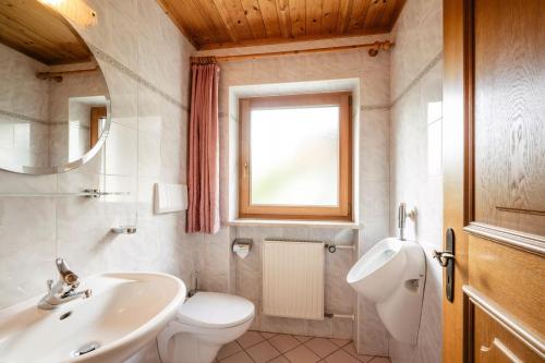 3 bedrooms, 5 beds