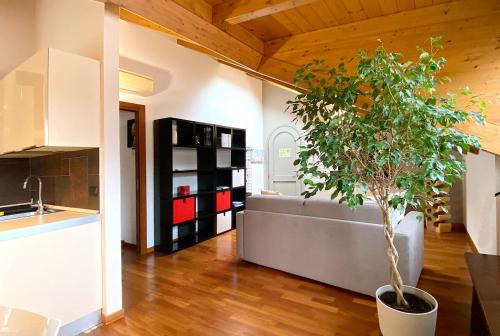 Cozy Apartment with view - LAGHI E SENTIERI - in Castello Di Brianza