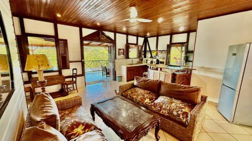 Haut de villa créole caraïbes – khách sạn tại Le Carbet
