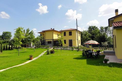 المنظر الخارجي, Papà Giuseppe La Cantina (Papa Giuseppe La Cantina) in Le Fosse