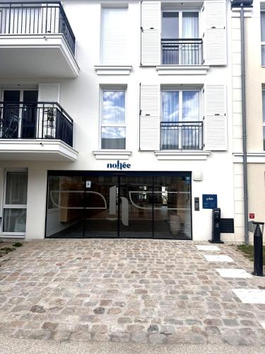 Зовнішній вигляд готелю, Zenao Appart'hôtels Plaisir (Zenao Appart'hotels Plaisir) in Плезір