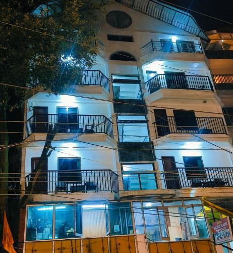 The Plaza Dalhousie - Near Ghandhi Chowk Mall Road photo 4