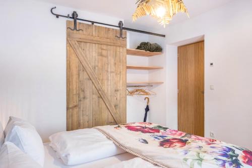 Eichhof Apartment Thymian - Tap to explore photos