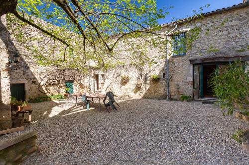 Viesnīcas āriene, Chez Janie Hirst - Chambres d'hôtes (Chez Janie Hirst - Chambres d'hotes) in Sauzet (Rhone-Alpes)