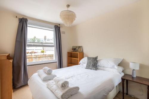Veeve - The Warwick Avenue Retreat - image 7
