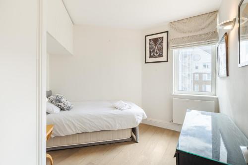 Veeve - Chelsea Harbour Elegance - image 13