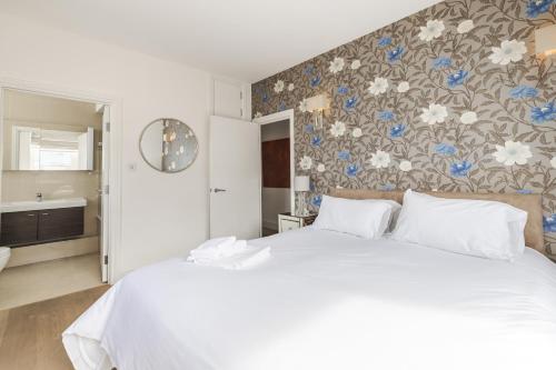 Veeve - Chelsea Harbour Elegance - image 6