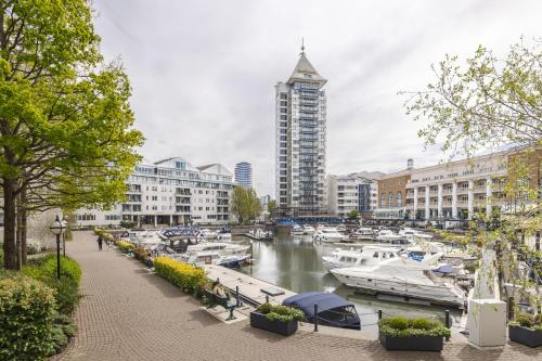 Veeve - Chelsea Harbour Elegance - image 3