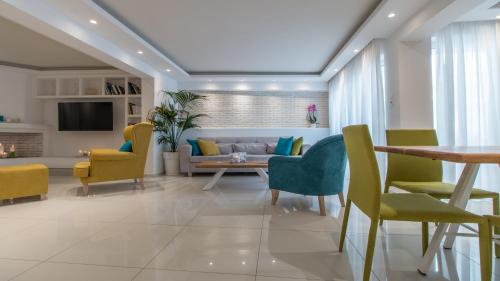 Shared lounge/TV area, Polis of Naxos in Naxos Island