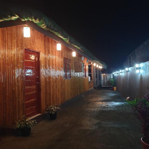 Beachhouse for 15 pax with pavilion in นาซุกบู