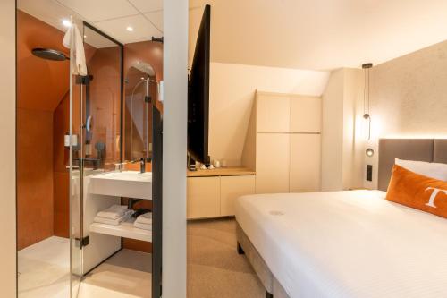 1 queen bed
