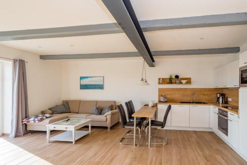 2 bedrooms, 3 beds