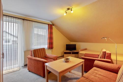 1 king bed, 1 sofa bed