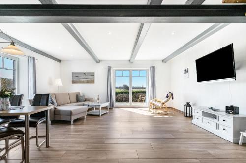 2 bedrooms, 3 beds