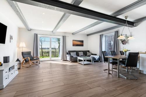 2 bedrooms, 3 beds